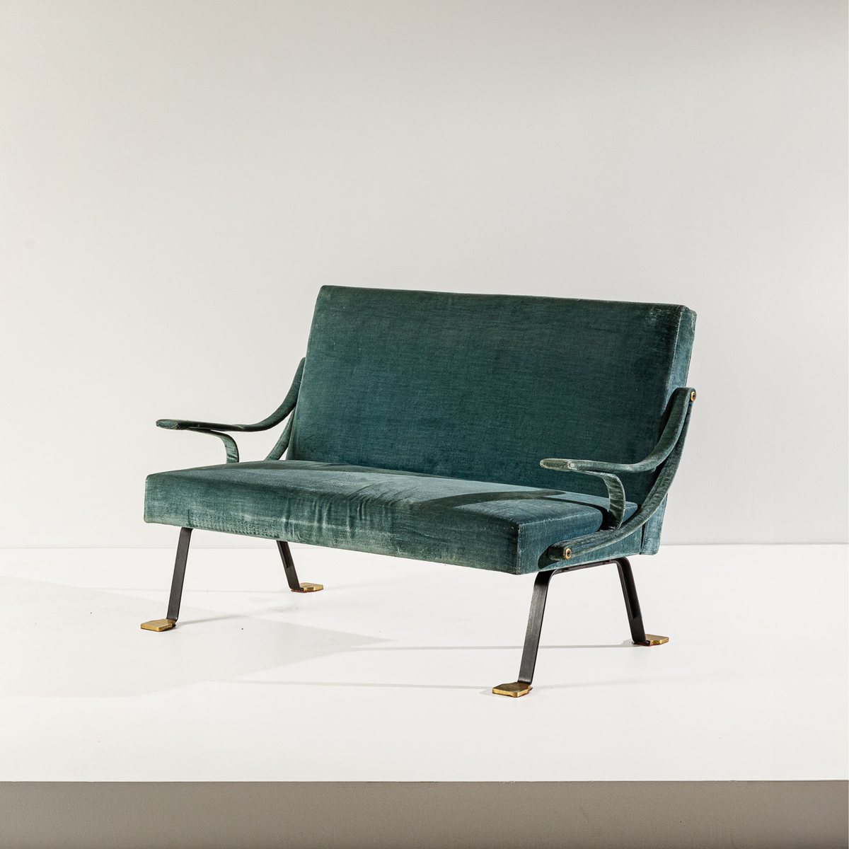Digamma Sofa