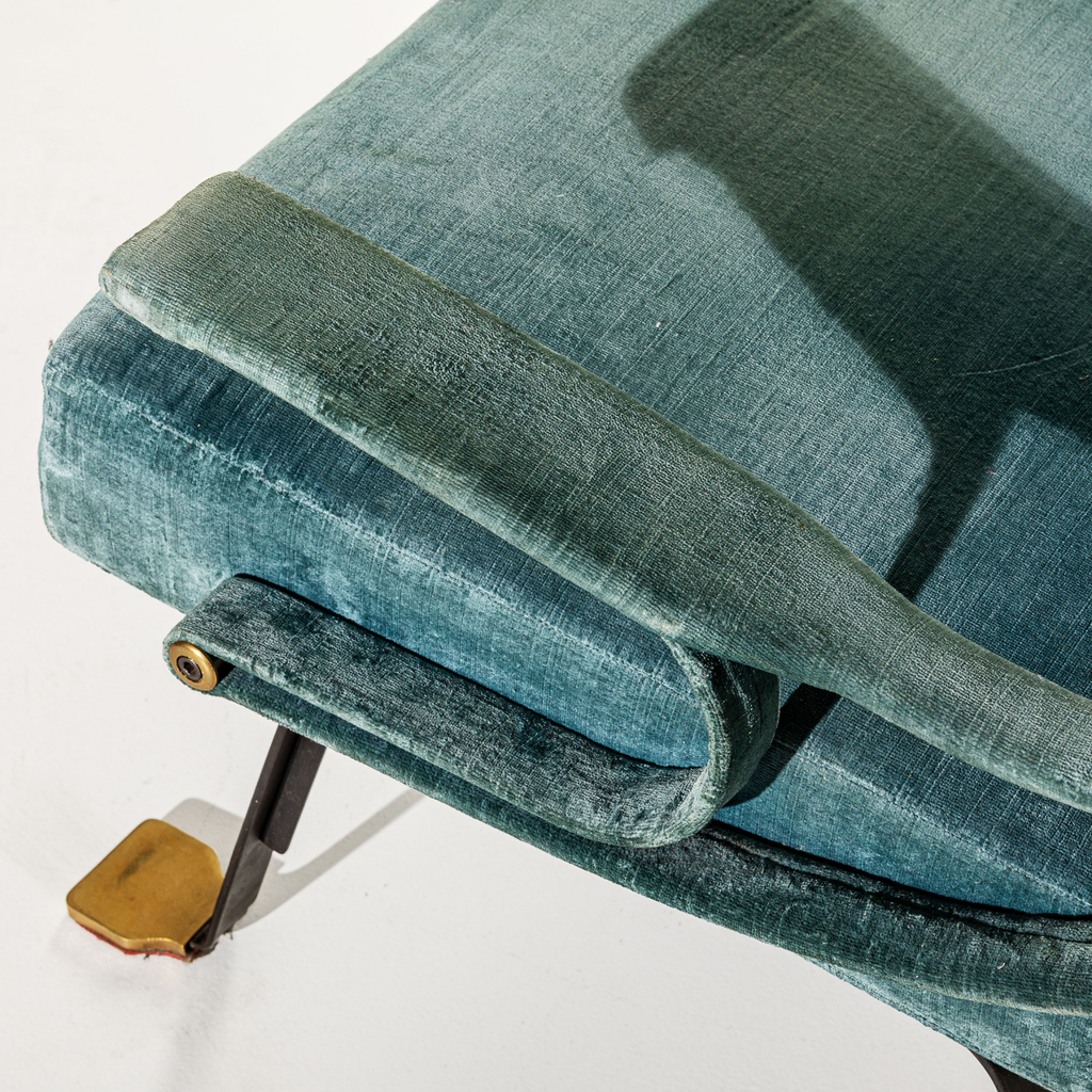 Digamma Sofa
