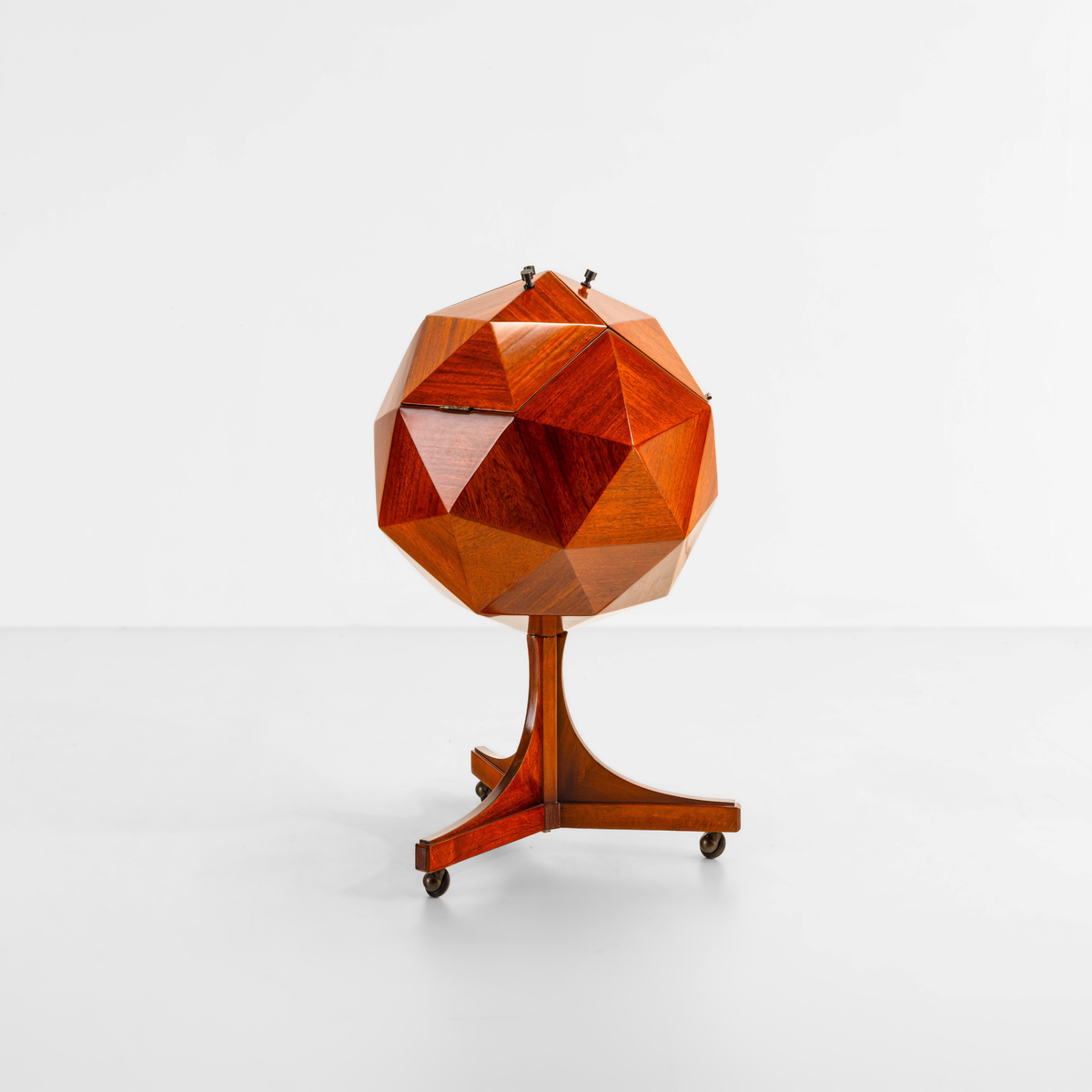 Polygonal Mobile Bar