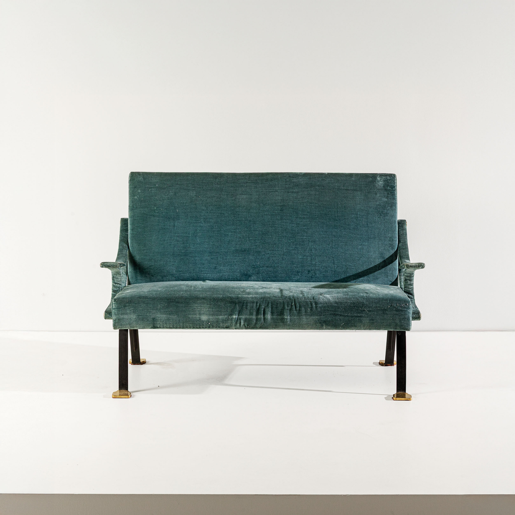 Digamma Sofa