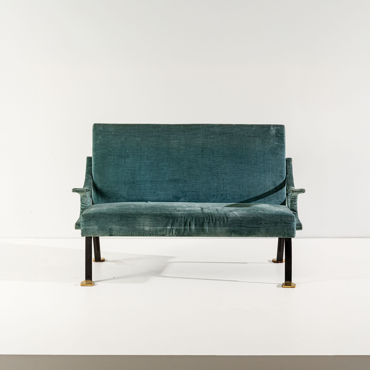 Digamma Sofa